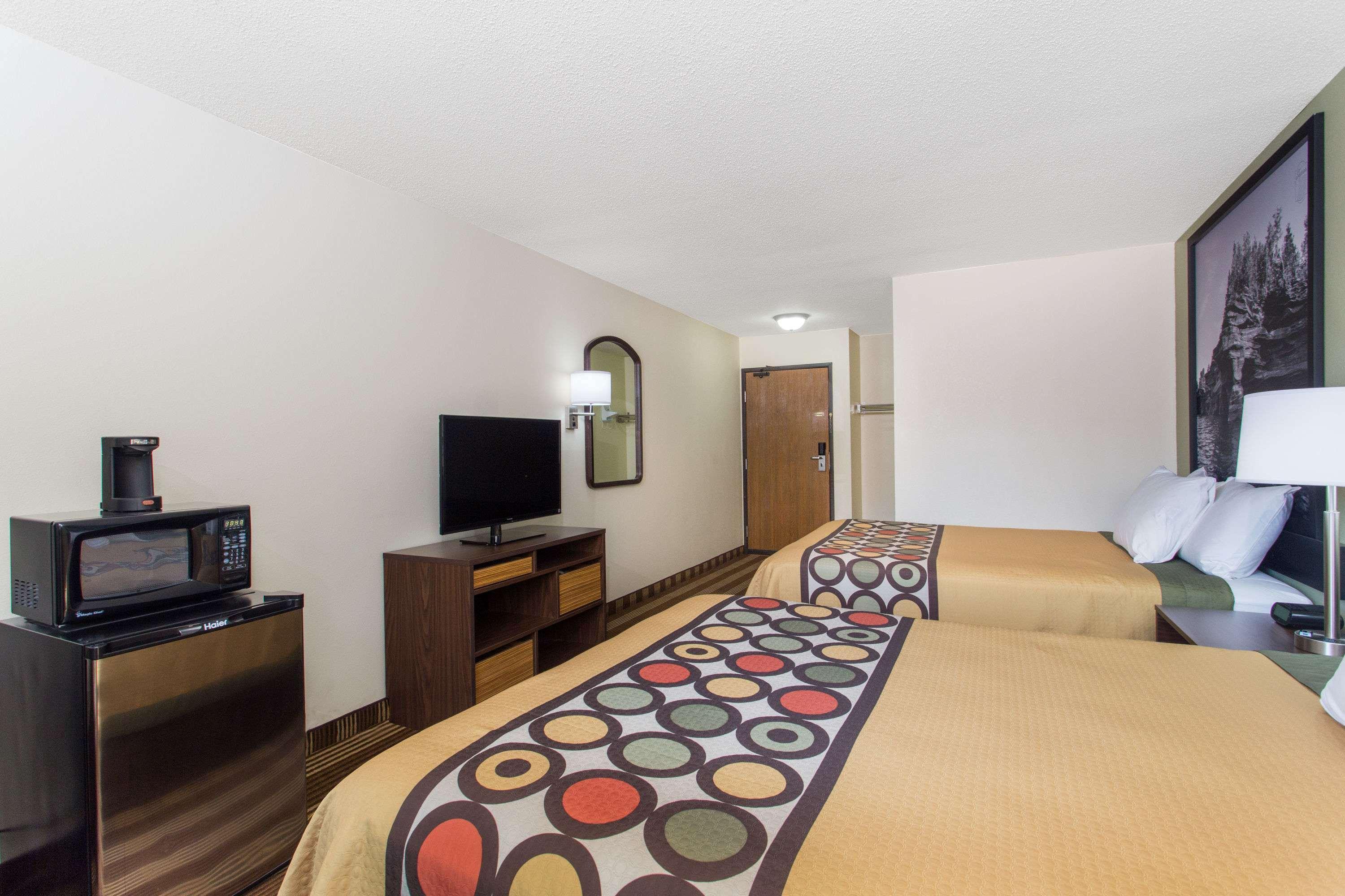 Мотель Super 8 By Wyndham Eau Claire I-94 Экстерьер фото